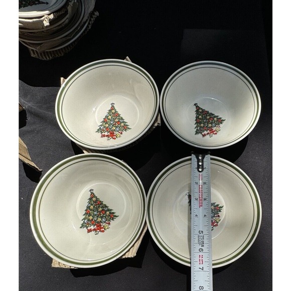 EHI YULETIDE China 16 Piece Set 4 Piece Place Setting Missing 1 Cup Original Box - Picture 3 of 12